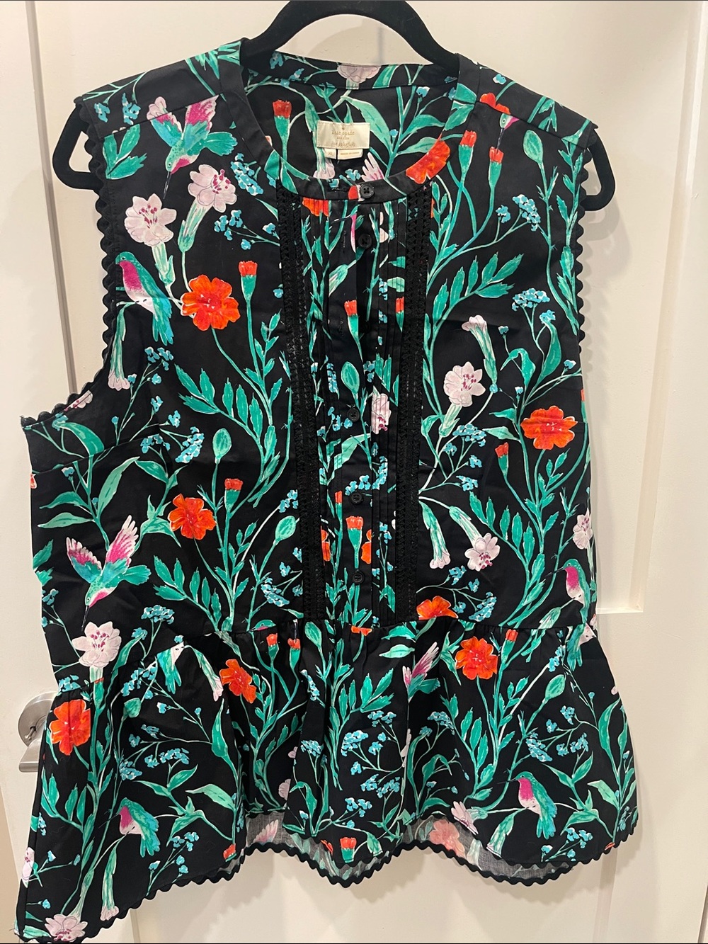 kate spade Black Sleeveless Floral Ruffle Blouse with Green & Red Print sz XL